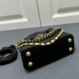 Louis Vuitton New Elegant Leather Flip Chain Mini Handbag Size: 21 × 13 × 8 CM