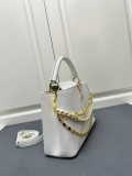 Louis Vuitton New Elegant Leather Flip Chain Handbag Size: 31 × 20 × 11CM