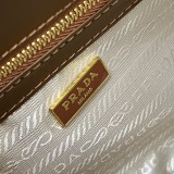 Prada New Classic Triangle Logo Deer Leather Lock Head Diagonal Cross Handbag Size: 30 × 17.5 × 10 CM
