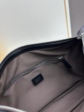 Fendi New Classic Leather Diagonal Cross Handbag Size: 34.5 × 20 × 4.5 CM
