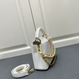 Louis Vuitton New Elegant Leather Flip Chain Mini Handbag Size: 21 × 13 × 8 CM
