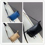 Fendi New Classic Leather Diagonal Cross Handbag Size: 22 × 13 × 4.5 CM