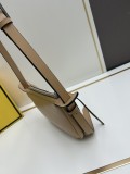 Fendi New Classic Leather Diagonal Cross Handbag Size: 22 × 13 × 4.5 CM
