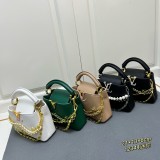 Louis Vuitton New Elegant Leather Flip Chain Mini Handbag Size: 21 × 13 × 8 CM