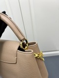 Louis Vuitton New Elegant Leather Flip Chain Handbag Size: 31 × 20 × 11CM