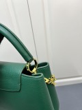 Louis Vuitton New Elegant Leather Flip Chain Handbag Size: 31 × 20 × 11CM
