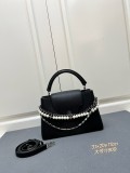 Louis Vuitton New Elegant Leather Flip Chain Handbag Size: 31 × 20 × 11CM