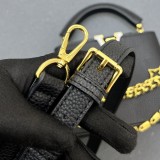 Louis Vuitton New Elegant Leather Flip Chain Mini Handbag Size: 21 × 13 × 8 CM