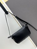 Fendi New Classic Leather Diagonal Cross Handbag Size: 22 × 13 × 4.5 CM