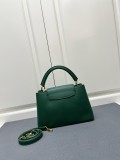 Louis Vuitton New Elegant Leather Flip Chain Handbag Size: 31 × 20 × 11CM