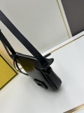 Fendi New Classic Leather Diagonal Cross Handbag Size: 22 × 13 × 4.5 CM