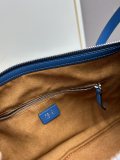 Fendi New Classic Leather Diagonal Cross Handbag Size: 34.5 × 20 × 4.5 CM