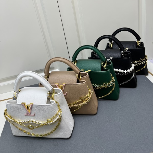 Louis Vuitton New Elegant Leather Flip Chain Handbag Size: 31 × 20 × 11CM