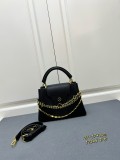 Louis Vuitton New Elegant Leather Flip Chain Handbag Size: 27 × 17 × 9CM