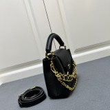 Louis Vuitton New Elegant Leather Flip Chain Mini Handbag Size: 21 × 13 × 8 CM