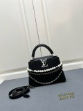 Louis Vuitton New Elegant Leather Flip Chain Handbag Size: 27 × 17 × 9CM