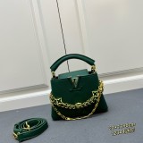 Louis Vuitton New Elegant Leather Flip Chain Mini Handbag Size: 21 × 13 × 8 CM