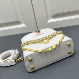 Louis Vuitton New Elegant Leather Flip Chain Mini Handbag Size: 21 × 13 × 8 CM