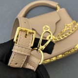 Louis Vuitton New Elegant Leather Flip Chain Mini Handbag Size: 21 × 13 × 8 CM