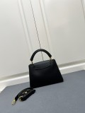 Louis Vuitton New Elegant Leather Flip Chain Handbag Size: 27 × 17 × 9CM