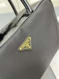 Prada New Classic Nylon Leather Lock Bag Diagonal Cross Handbag Size: 30 × 17.5 × 10 CM