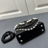 Louis Vuitton New Elegant Leather Flip Chain Mini Handbag Size: 21 × 13 × 8 CM