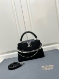 Louis Vuitton New Elegant Leather Flip Chain Handbag Size: 31 × 20 × 11CM