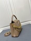 Louis Vuitton New Elegant Leather Flip Chain Handbag Size: 31 × 20 × 11CM