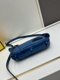 Fendi New Classic Leather Diagonal Cross Handbag Size: 22 × 13 × 4.5 CM