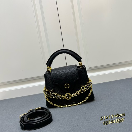 Louis Vuitton New Elegant Leather Flip Chain Mini Handbag Size: 21 × 13 × 8 CM