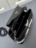 Louis Vuitton New Elegant Leather Flip Chain Handbag Size: 31 × 20 × 11CM