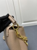 Louis Vuitton New Elegant Leather Flip Chain Mini Handbag Size: 21 × 13 × 8 CM