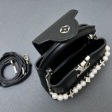 Louis Vuitton New Elegant Leather Flip Chain Mini Handbag Size: 21 × 13 × 8 CM