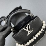 Louis Vuitton New Elegant Leather Flip Chain Mini Handbag Size: 21 × 13 × 8 CM