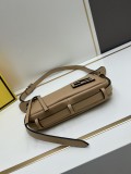 Fendi New Classic Leather Diagonal Cross Handbag Size: 22 × 13 × 4.5 CM