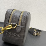 Prada New Fashion Versatile Crocodile Pattern Cross Shoulder Strap Size: 23 * 16 * 10CM