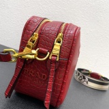 Prada New Fashion Versatile Crocodile Pattern Cross Shoulder Strap Size: 23 * 16 * 10CM