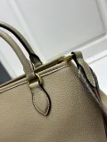 Prada New Fashion Retro Lychee Pattern Leather Handbag Size: 30 x 20 x 15.5CM