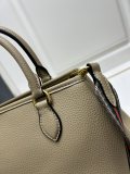 Prada New Fashion Retro Lychee Pattern Leather Handbag Size: 30 x 20 x 15.5CM