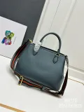 Prada New Fashion Retro Lychee Pattern Leather Handbag Size: 30 x 20 x 15.5CM