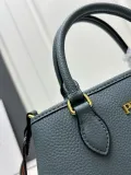Prada New Fashion Retro Lychee Pattern Leather Handbag Size: 30 x 20 x 15.5CM