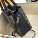 Louis Vuitton New Classic Vintage Leather Handheld Shoulder Bag Size: 30 x 23 x 13CM
