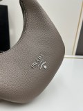 Prada New Fashion Casual Versatile Lychee Pattern Leather Underarm Bag Size: 24 x 13 x 7CM