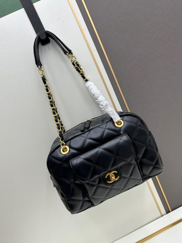 Chanel New Fashion Wrinkled Calfskin Bowling Bag Size: 30 x 22 x 11CM