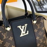 Louis Vuitton New Classic Vintage Leather Handheld Shoulder Bag Size: 30 x 23 x 13CM