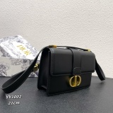 Dior New Classic Retro Elegant Flip Shoulder Bag Size: 21.5 x 12 x 6 CM