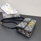 Dior New Classic Retro Elegant Flip Shoulder Bag Size: 21.5 x 12 x 6 CM