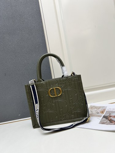 Dior New Classic Embossed Tote Shopping Bag Size: 27 × 21 × 14 CM