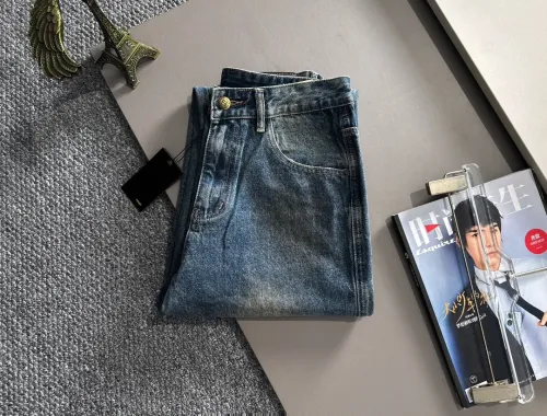 Fendi Four Seasons High Street Piercing Loose Jeans Washed Straight Pants