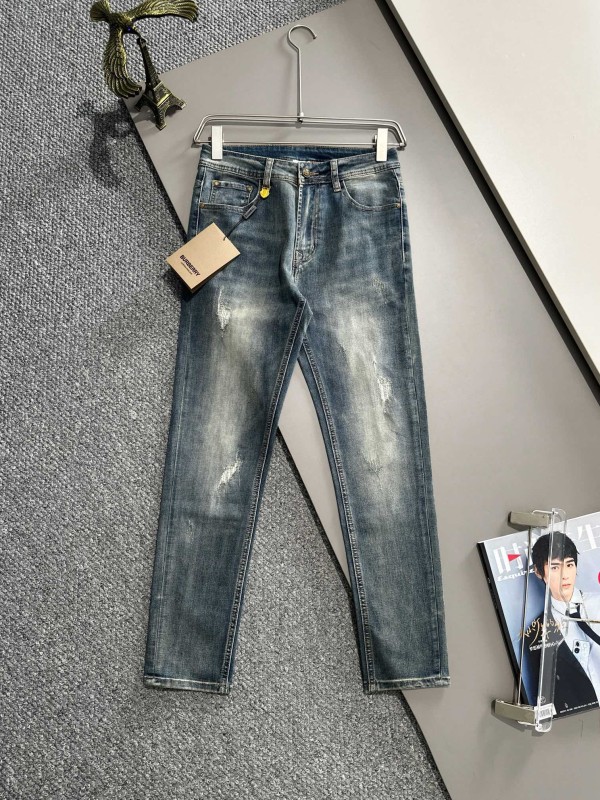 Burberry New Embroidered B Wash Water Slimming Jeans